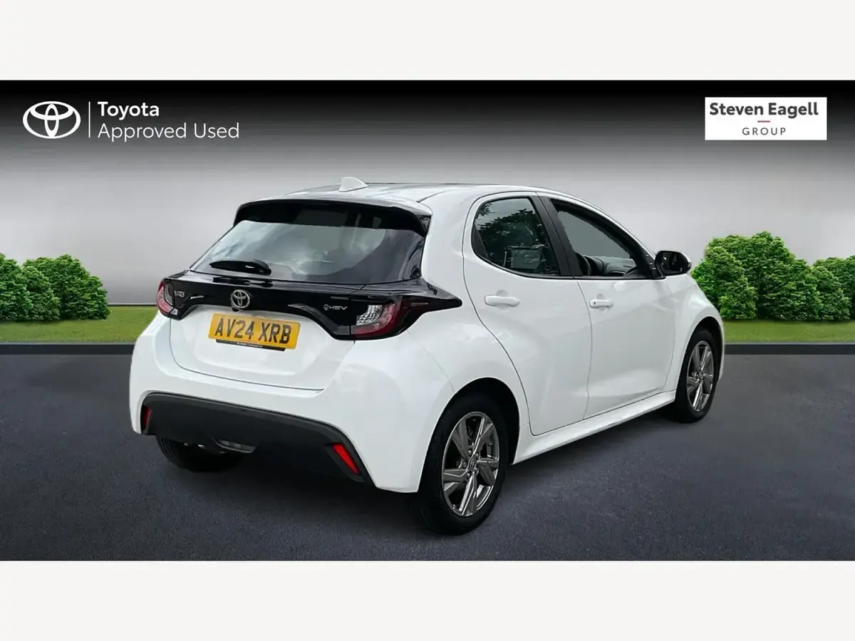 Used Toyota Yaris 2024 White Hatchback