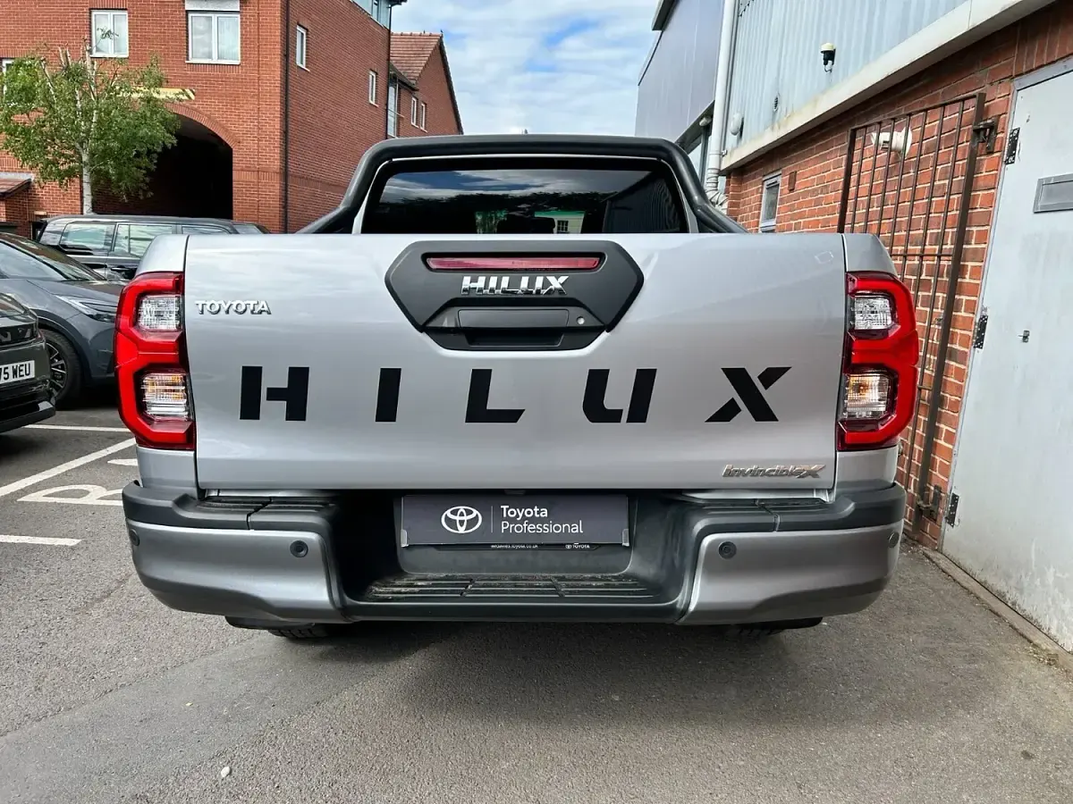 Used Toyota HiLux 204 HP (150 kW) 2025 Silver Pickup