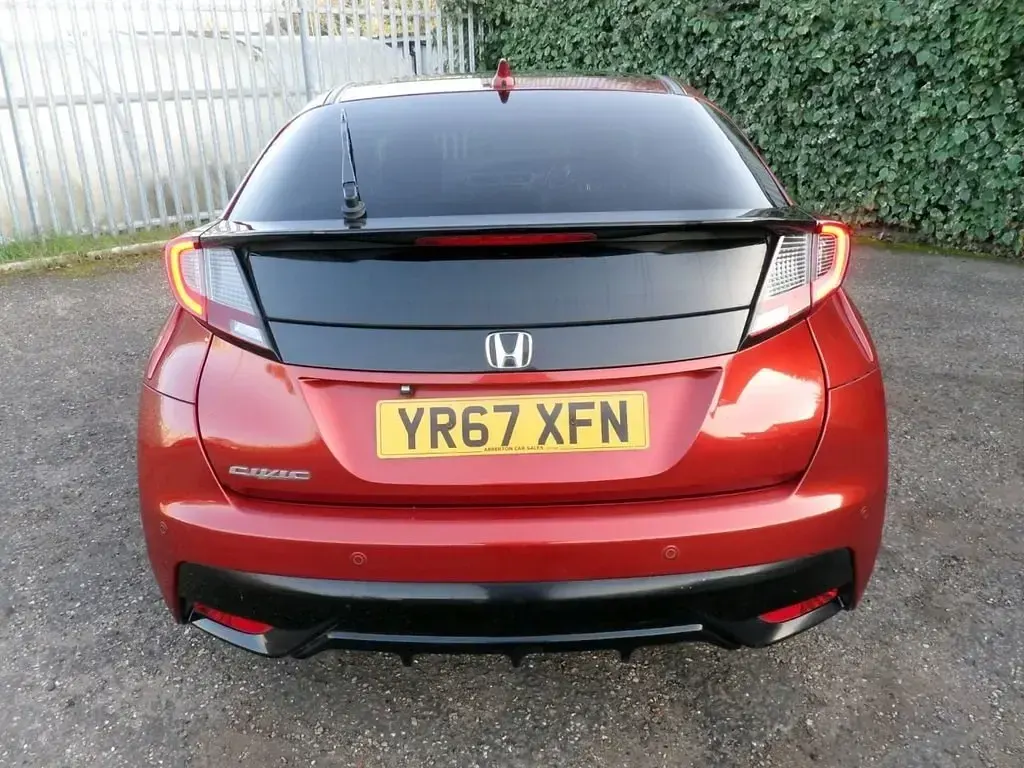 Begagnad Honda Civic SR 120 HK (88 kW) 2017 Röd Halvkombi