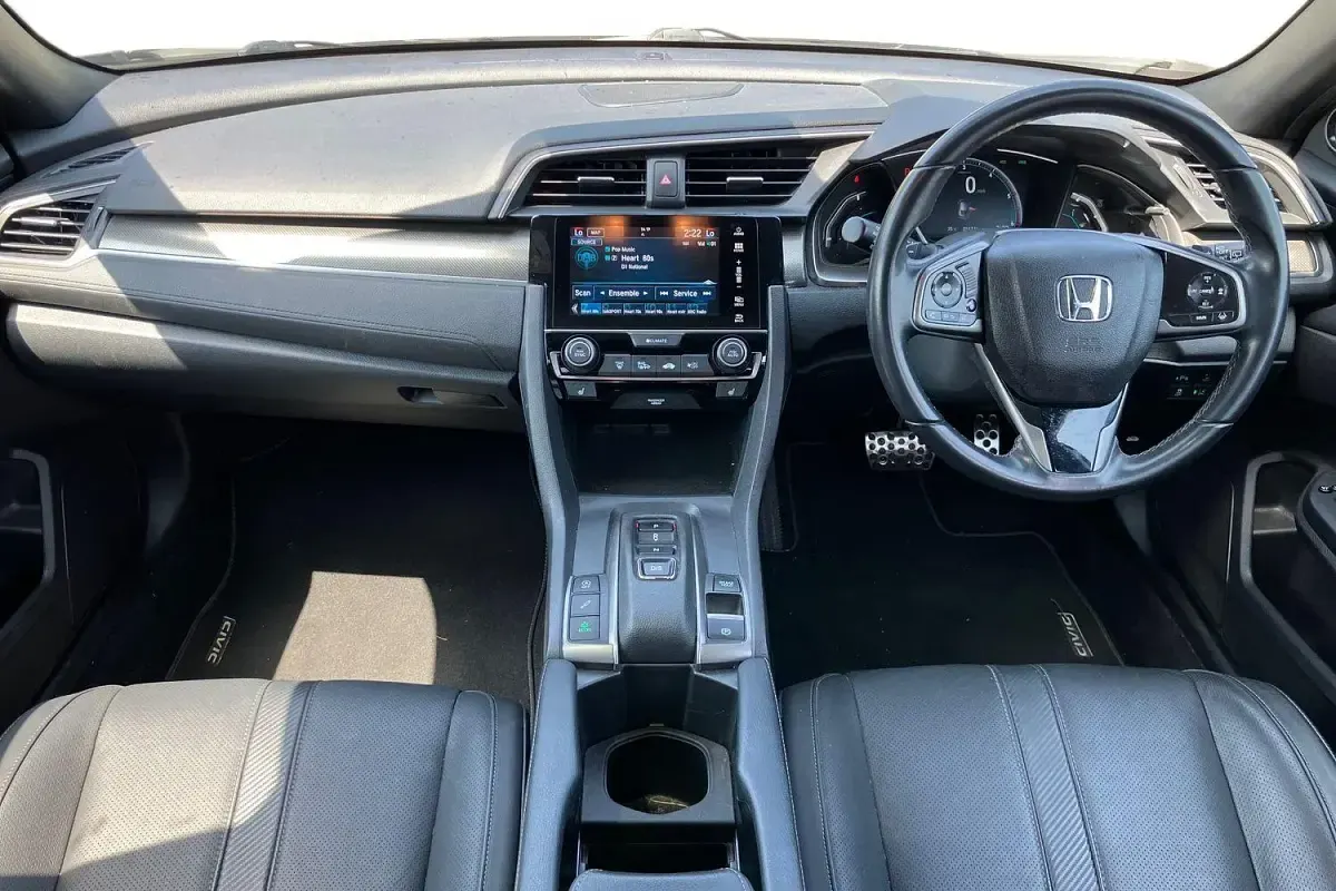 Used Honda Civic EX 120 HP (88 kW) 2019 White Hatchback