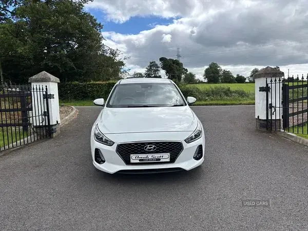Used Hyundai i30 SE 120 HP (88 kW) 2018 White Hatchback
