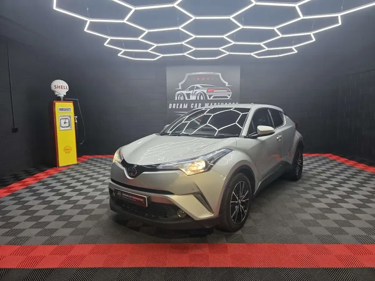 Used Toyota C-HR 115 HP (84 kW) 2017 Silver SUV