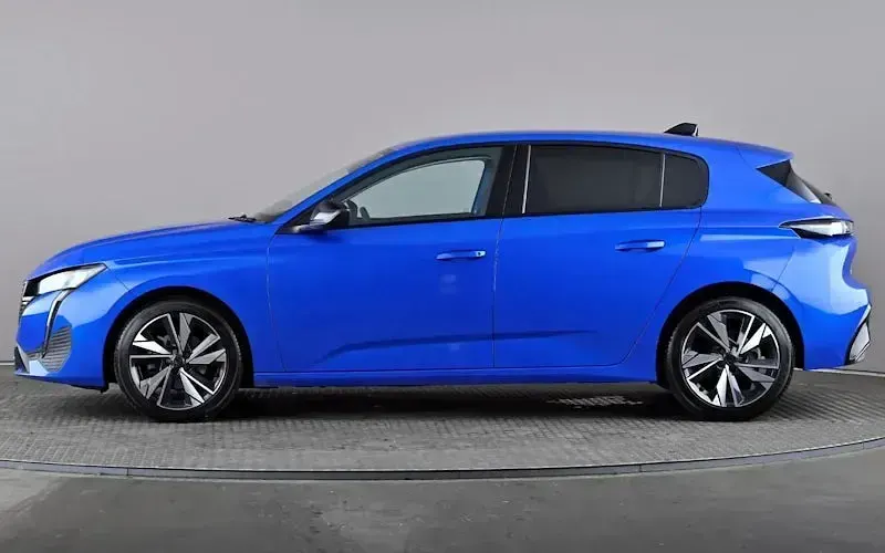 Second-hand Peugeot 308 Allure 131 CP (96 kW) 2024 Hatchback
