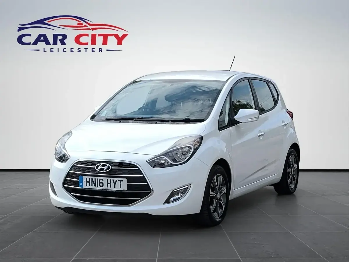 Used Hyundai ix20 SE 125 HP (91 kW) 2016 White Hatchback