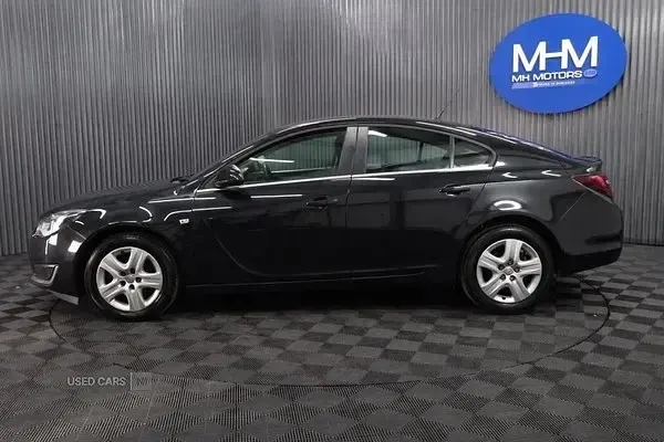 Begagnad Vauxhall Insignia Design Edition 2016 Svart Halvkombi