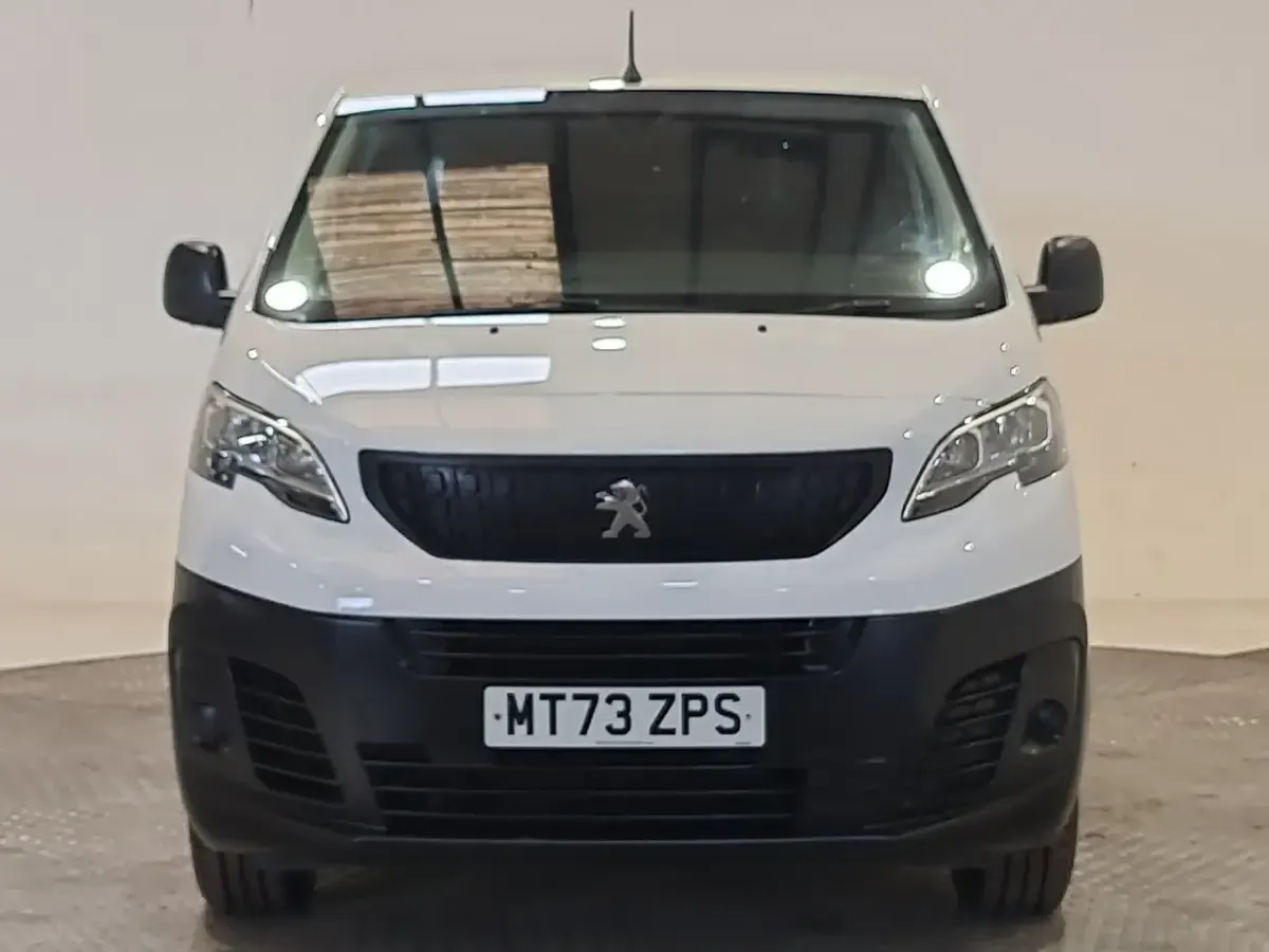 Used Peugeot Expert Premium 145 HP (106 kW) 2023 White Van