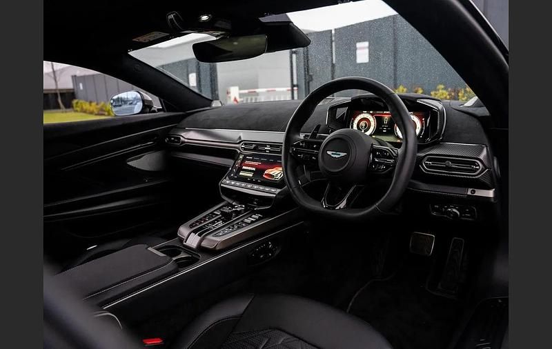 Used Aston Martin Vanquish 835 HP (614 kW) 2025 Green Coupe