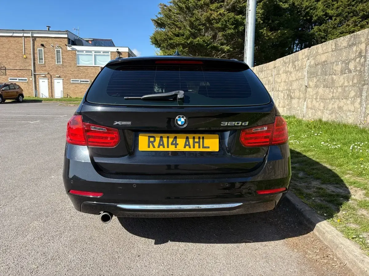 Used BMW 320 Luxury Line 2014 Black Estate