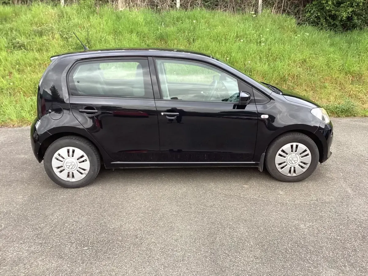 Begagnad VW up! move up! 2016 Svart Halvkombi