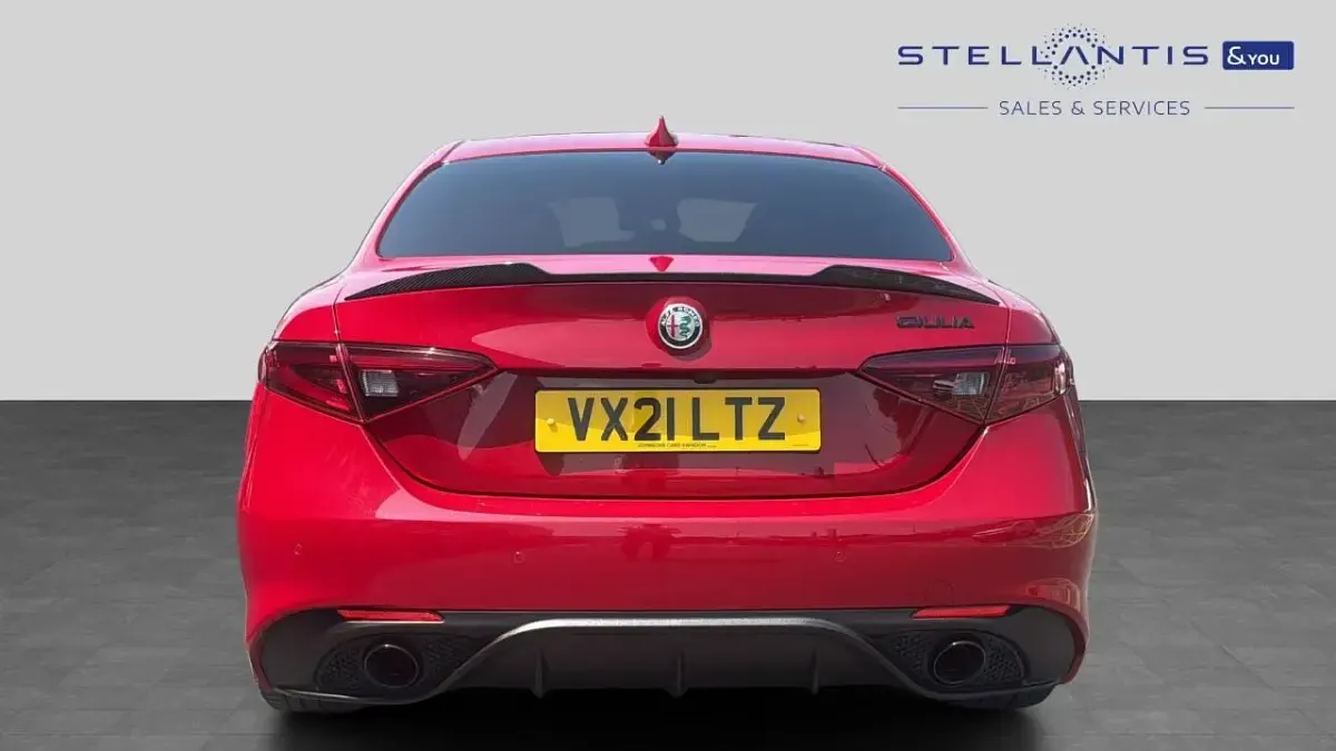 Used Alfa Romeo Giulia Ti 276 HP (202 kW) 2021 Red Sedan