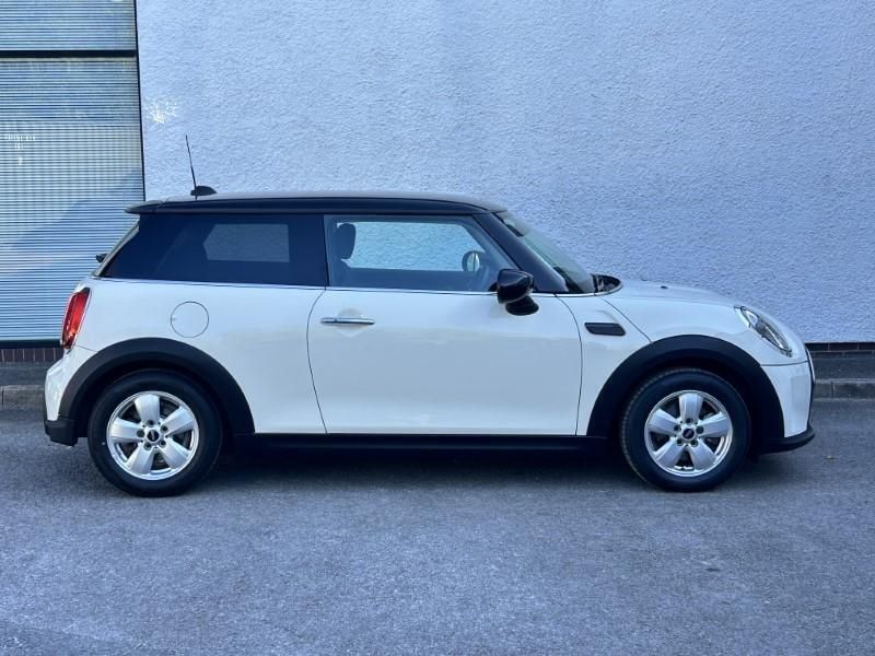 Used Mini Cooper Classic 134 HP (98 kW) 2022 White Hatchback
