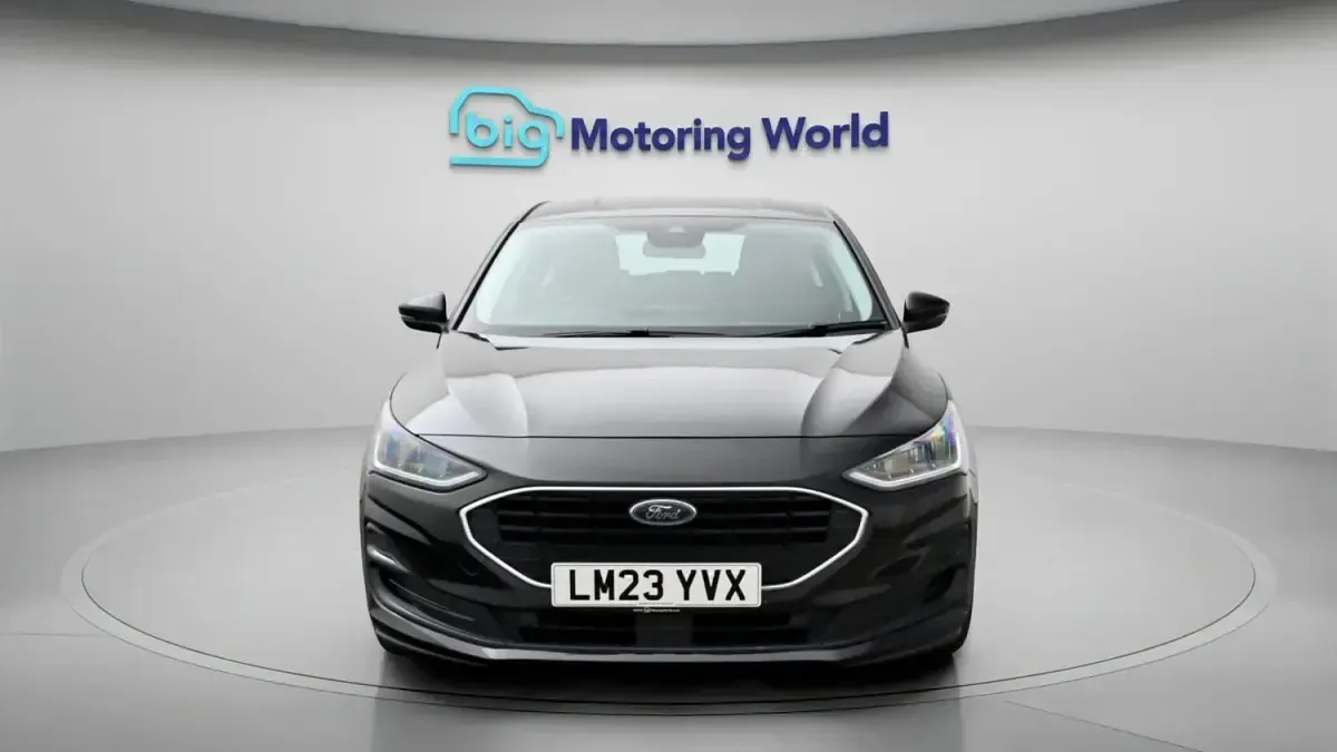 Second-hand Ford Focus Zetec 118 CP (86 kW) 2023 Negru Hatchback