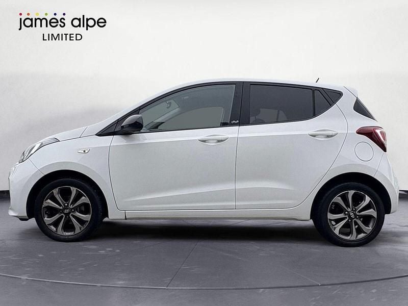 Used Hyundai i10 67 HP (49 kW) 2019 White Hatchback