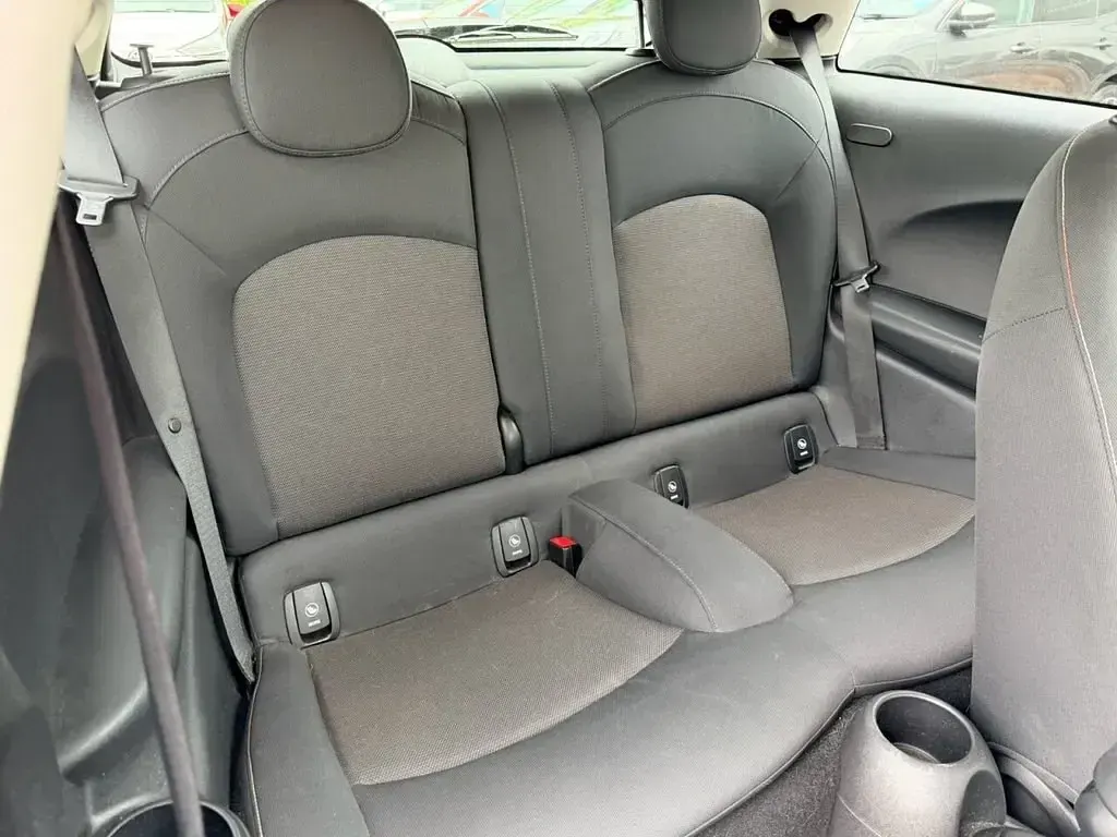 Usado Mini Cooper Classic 136 CV (100 kW) 2019 Negro Utilitario