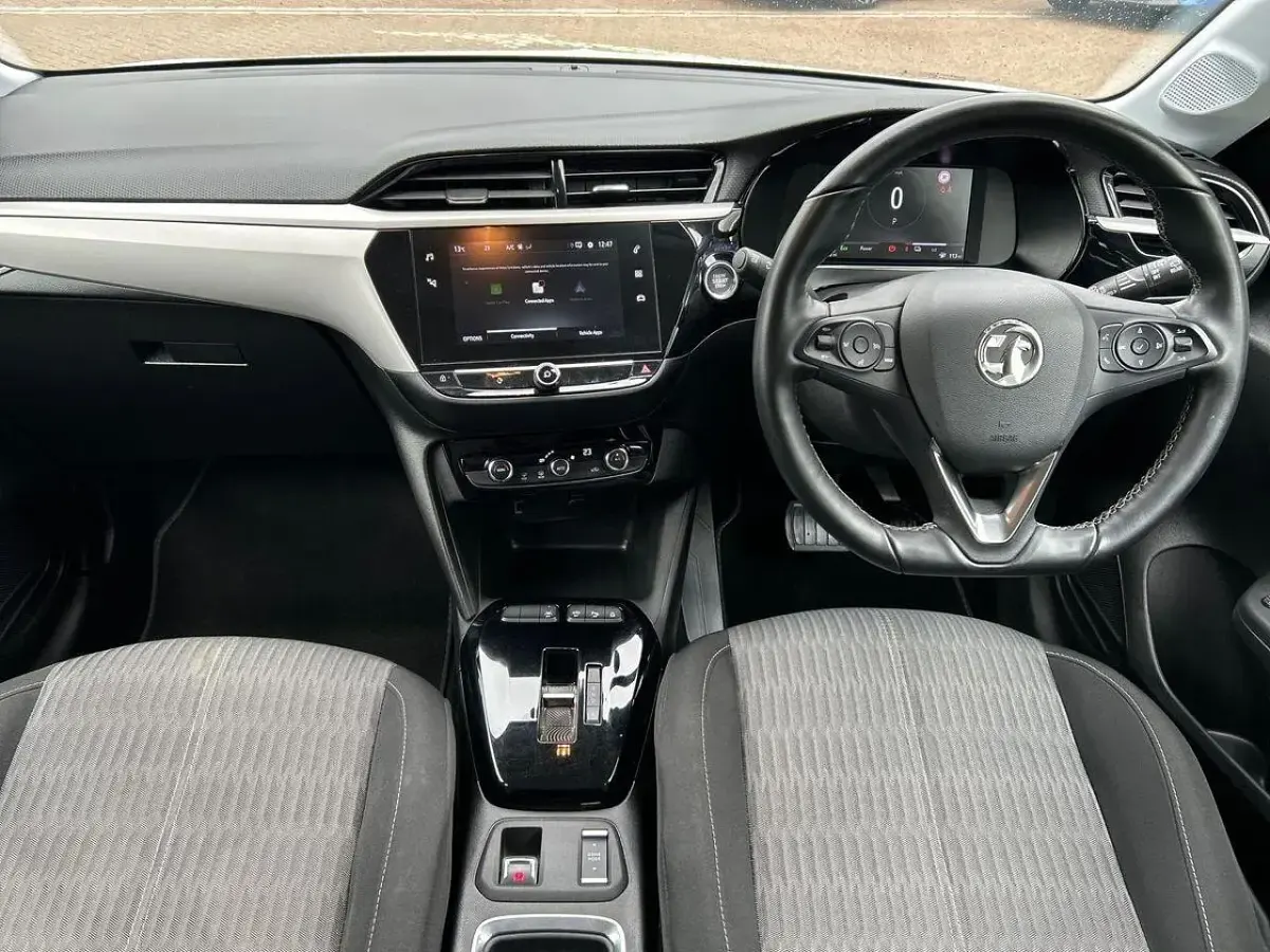 Used Vauxhall Corsa-e 98 kW (134 HP) 2022 White Hatchback