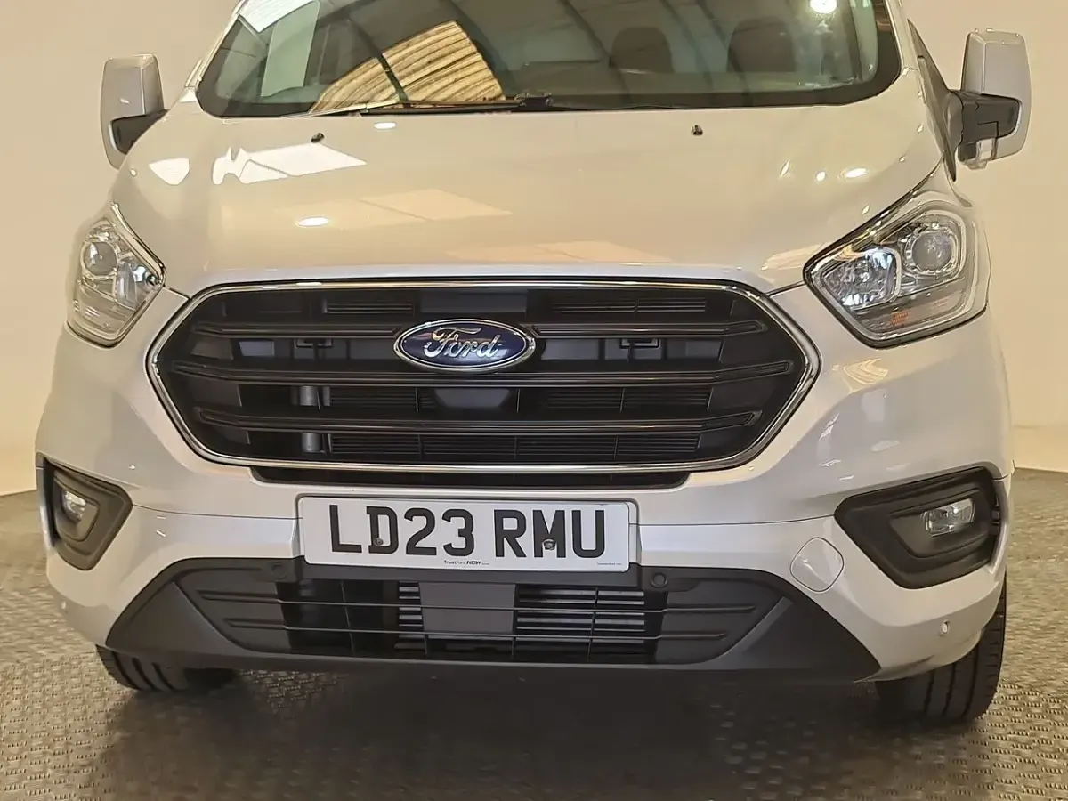 Used Ford Transit Custom Limited 130 HP (95 kW) 2023 Silver Van