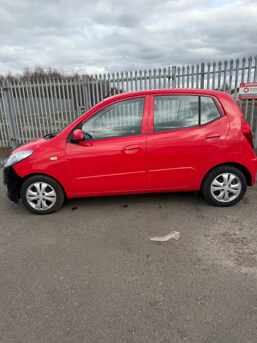Used Hyundai i10 Active 85 HP (62 kW) 2012 Red Hatchback