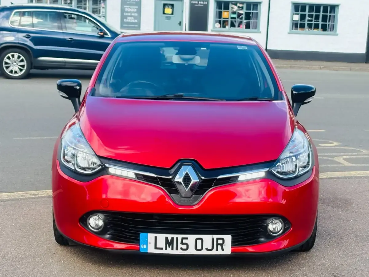 Used Renault Clio IV Dynamique 90 HP (66 kW) 2015 Red Hatchback