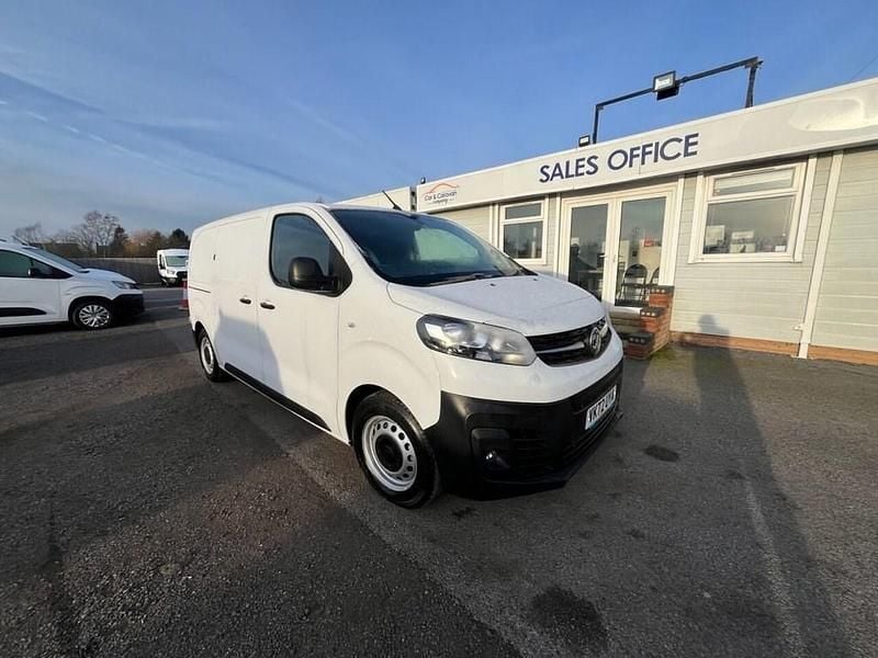 White Used 2022 Vauxhall Vivaro MPV | £12,250 (Super price) - Image 1/4