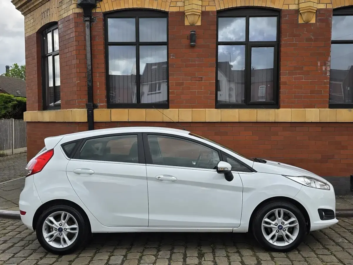 Used Ford Fiesta Zetec 2014 White Hatchback