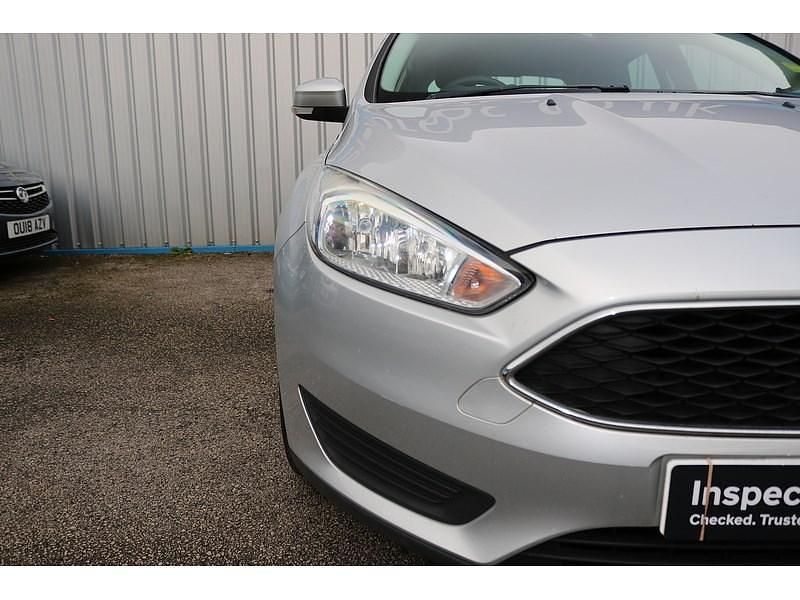 Used Ford Focus Style 120 HP (88 kW) 2015 Silver Hatchback