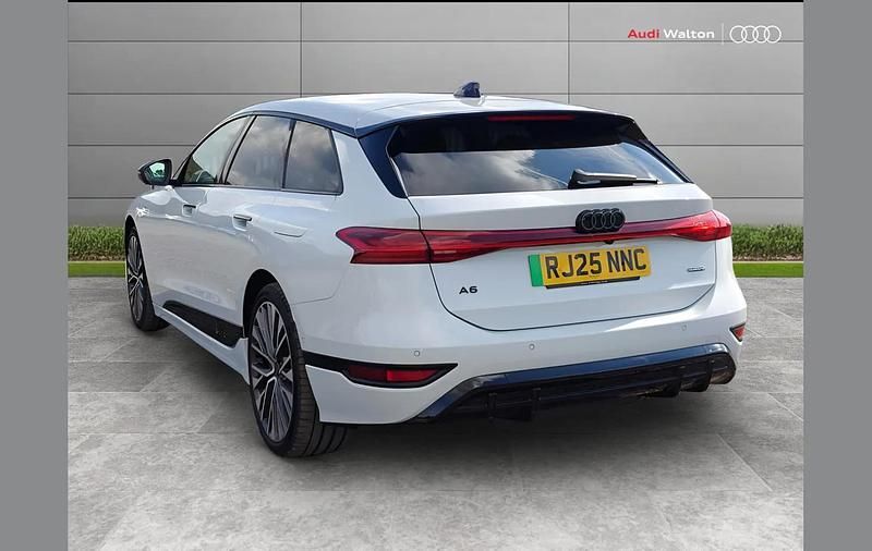 Used Audi e-tron Comfort 314 kW (428 HP) 2025 White SUV
