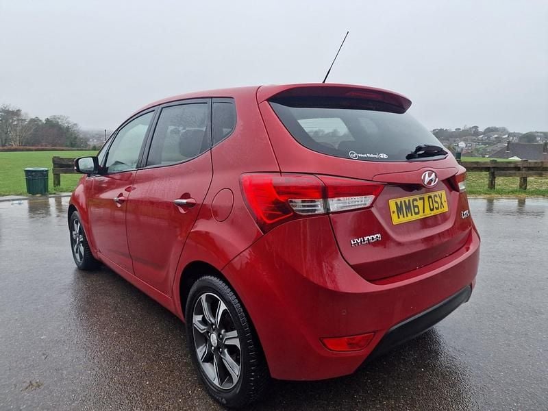 Used Hyundai ix20 Premium 125 HP (91 kW) 2018 Red Hatchback