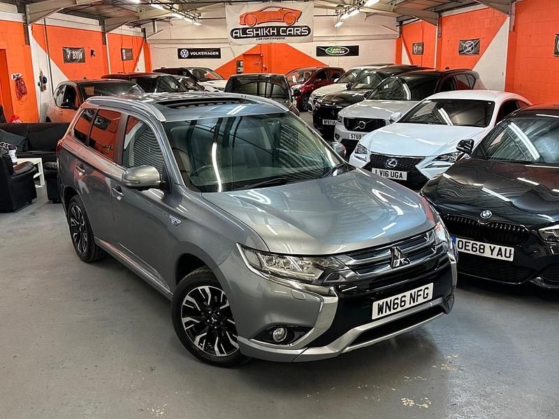 Begagnad Mitsubishi Outlander P-HEV 2016 Grå Kombi