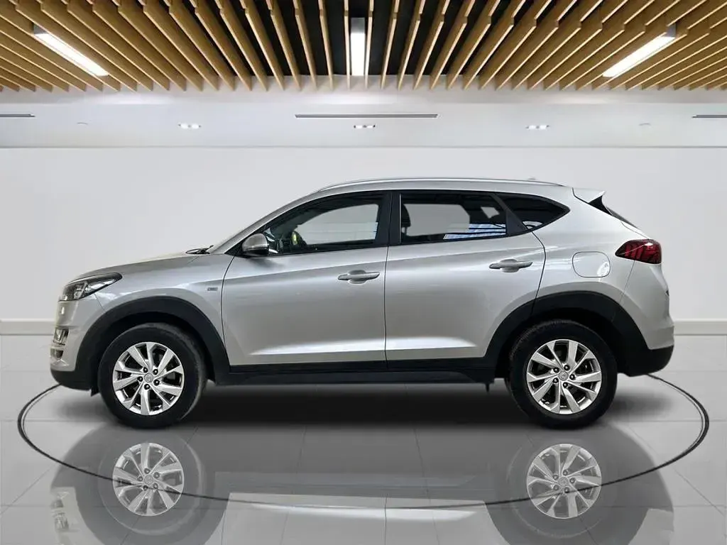 Used Hyundai Tucson SE 115 HP (84 kW) 2020 Silver SUV