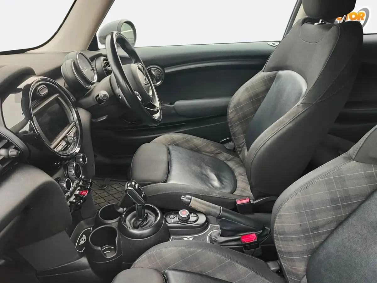 Begagnad Mini Cooper Hatch 2018 Silver Halvkombi