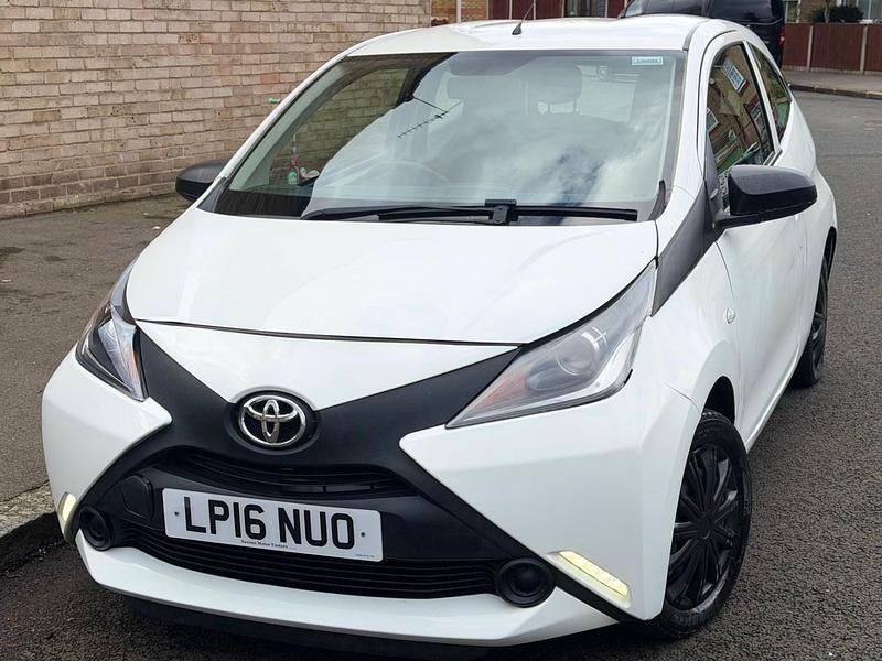 Used Toyota Aygo 2016 White Hatchback