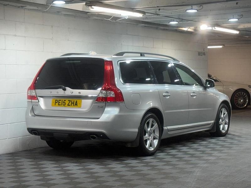 Used Volvo V70 SE 2015 Silver Estate