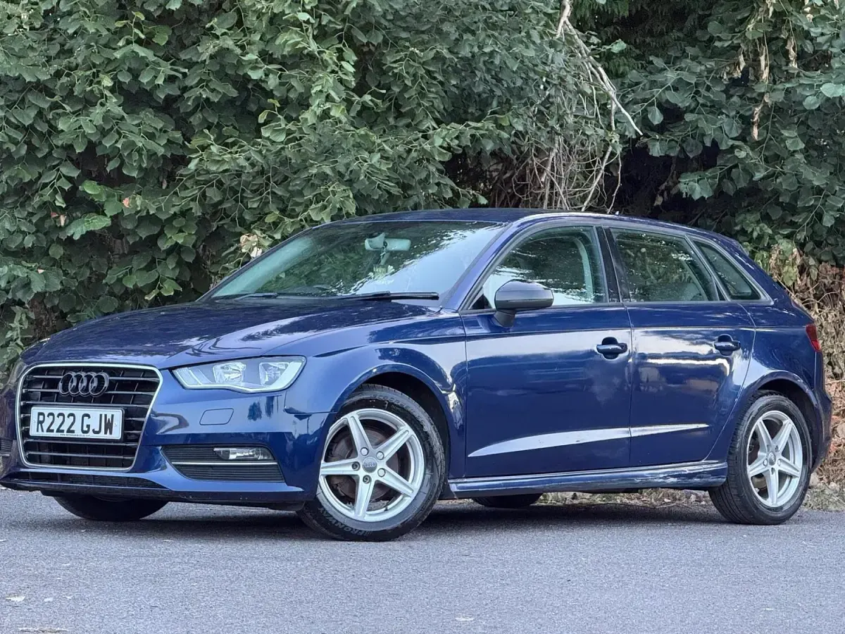 Used Audi A3 Sportback Design 110 HP (80 kW) 2016 Blue Hatchback