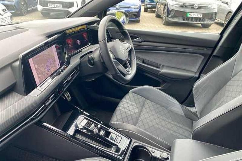 Begagnad VW Golf VIII 150 HK (110 kW) 2024