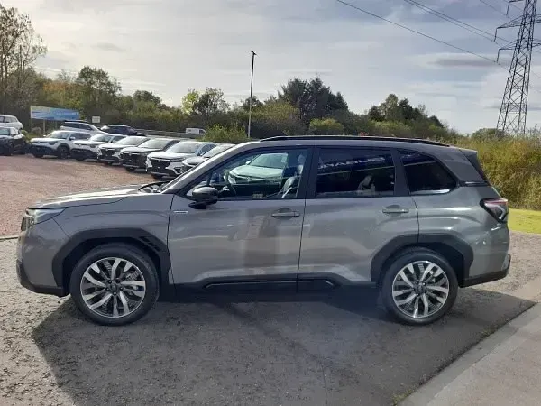 Nowe Subaru Forester 2025 Srebrny SUV
