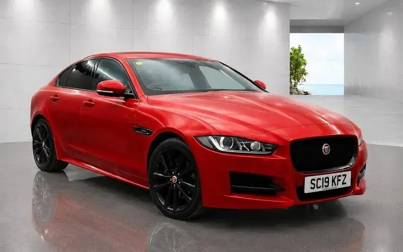 Used Jaguar XE R-Sport 180 HP (132 kW) 2019 Sedan