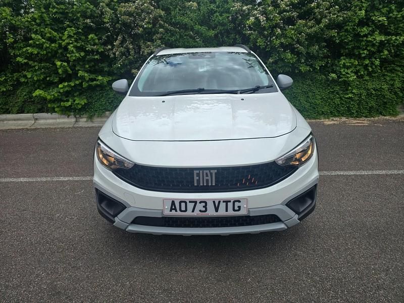 Used Fiat Tipo Cross 129 HP (94 kW) 2023 White Hatchback