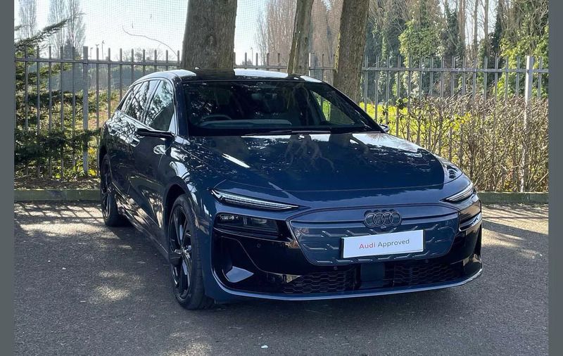 Blue Used 2025 Audi e-tron Performance SUV | £67,990 - Image 1/4