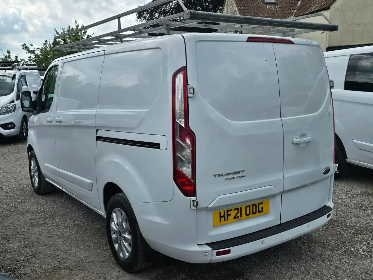 Used Ford Transit Custom Limited 130 HP (95 kW) 2021 White Van