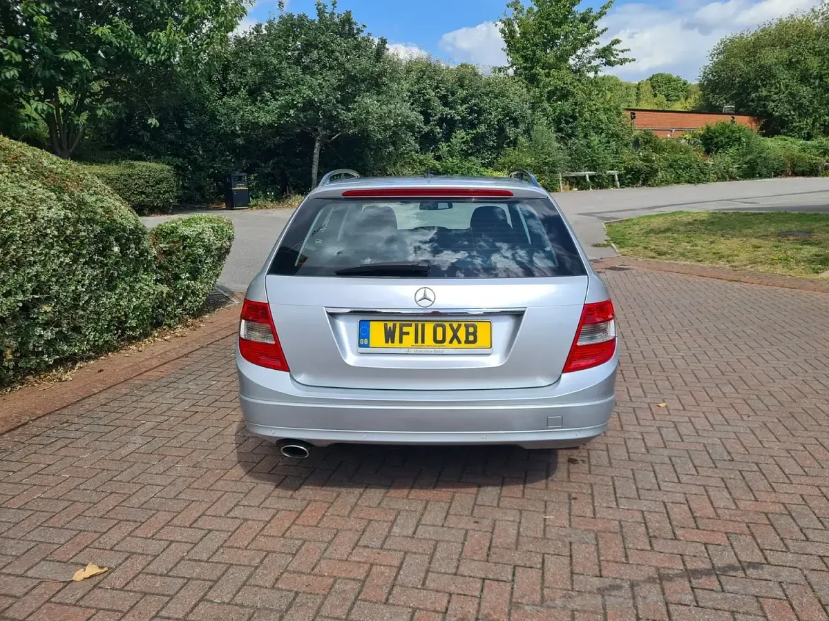 Used Mercedes C220 Executive 168 HP (123 kW) 2011 Silver Estate