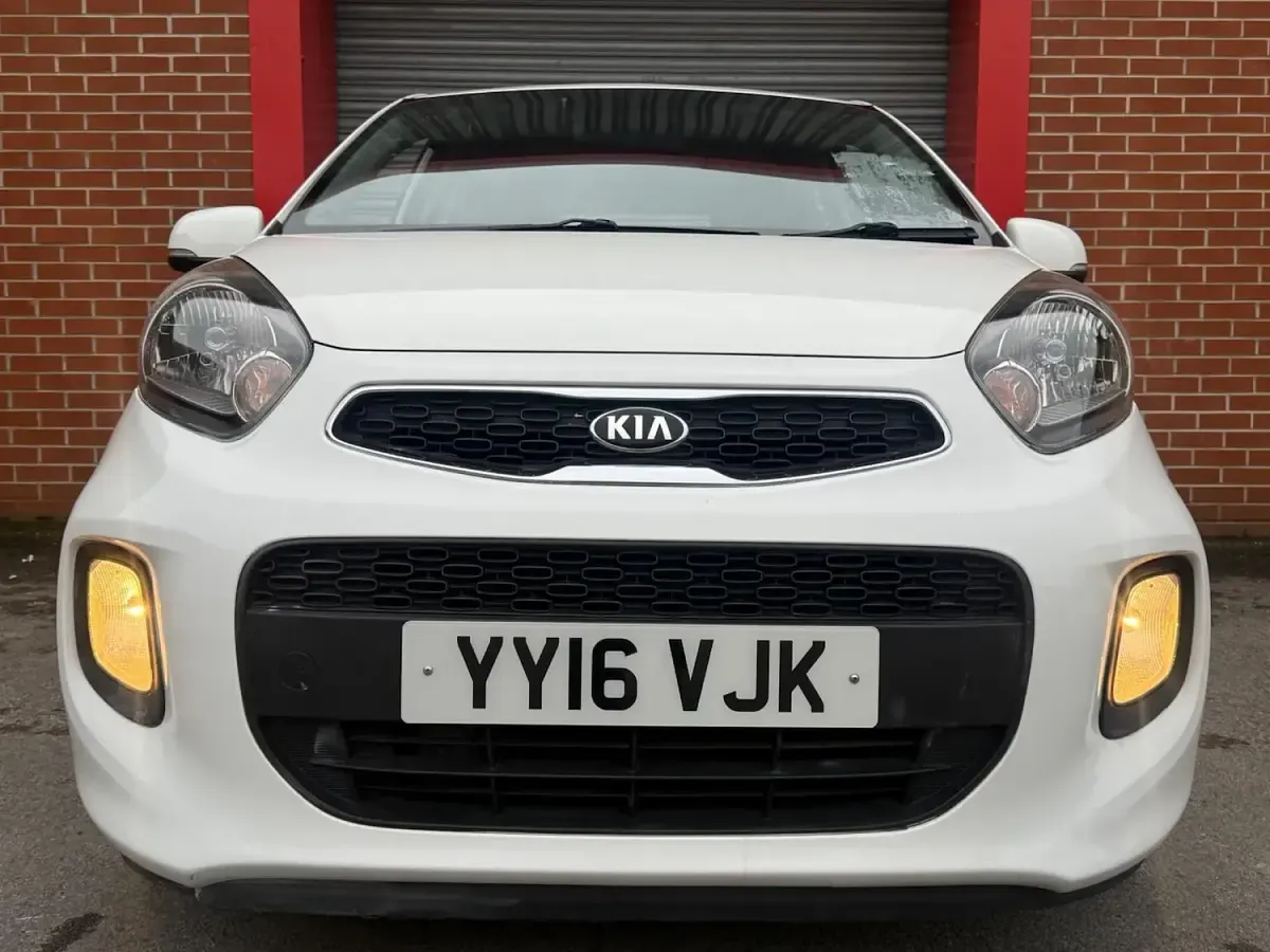 Used Kia Picanto 84 HP (61 kW) 2016 White Hatchback