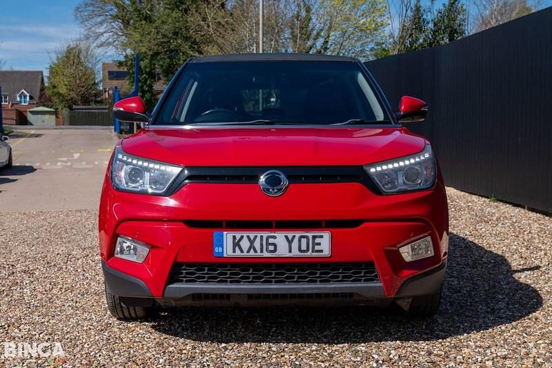 Used SsangYong Tivoli 115 HP (84 kW) 2016 Red SUV