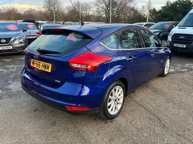 Used Ford Focus Titanium 125 HP (91 kW) 2016 Blue Hatchback