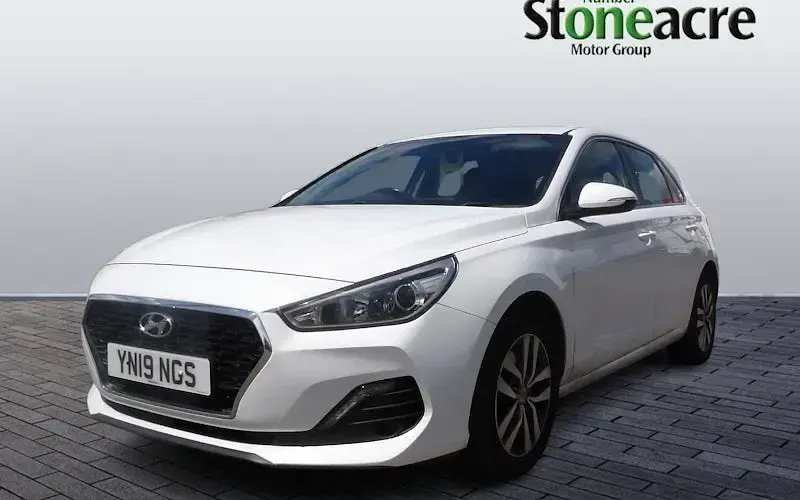 Used Hyundai i30 SE 120 HP (88 kW) 2019 White Hatchback