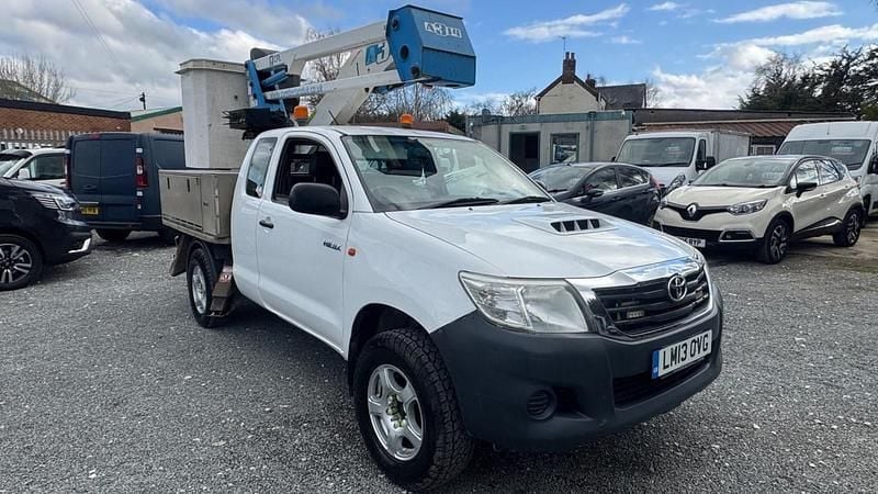 Usado Toyota HiLux 144 HP (105 kW) 2013 Branco Pickup