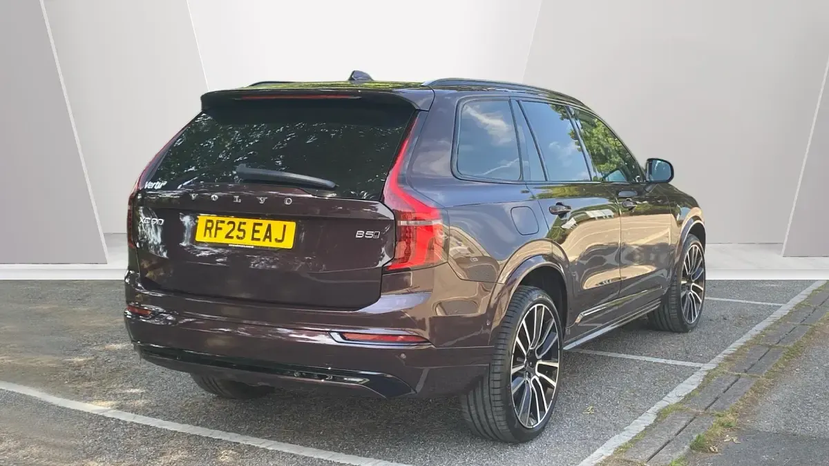 Used Volvo XC90 Ultra 250 HP (183 kW) 2025 Red SUV