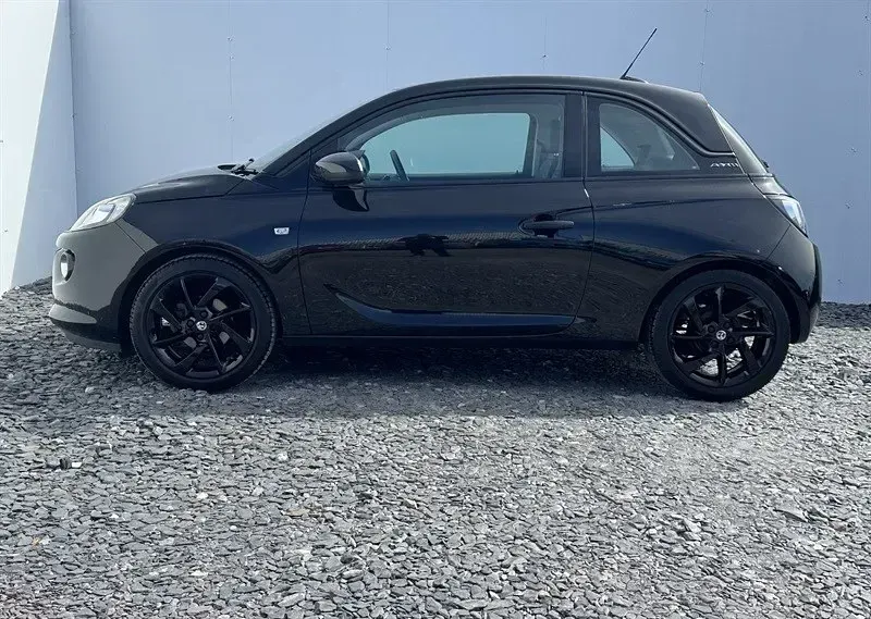 Begagnad Vauxhall Adam 70 HK (51 kW) 2019 Svart Halvkombi