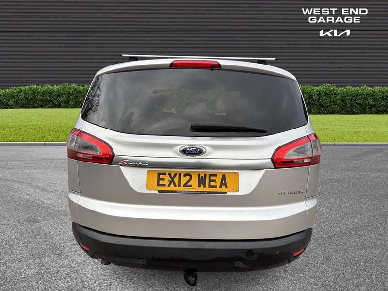 Begagnad Ford S-MAX Titanium 163 HK (119 kW) 2012 Silver Minibuss