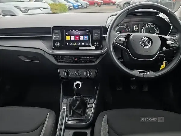 Begagnad Skoda Fabia Comfort 2023 Blå Halvkombi
