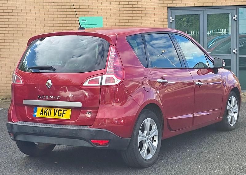 Używany Renault Scénic III Dynamique 110 KM (80 kW) 2011 Czerwony Minivan